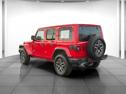 Used 2025 Jeep Wrangler Unlimited Sahara AWD/4WD image 5