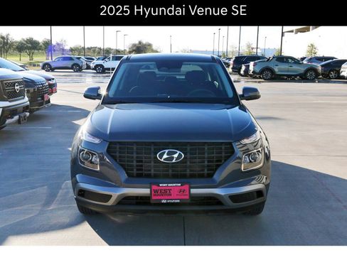 Certified 2025 Hyundai Venue SE image 2