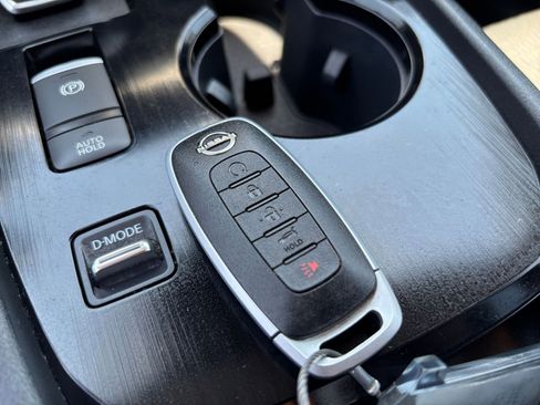 Used 2025 Nissan Rogue SV FWD image 21