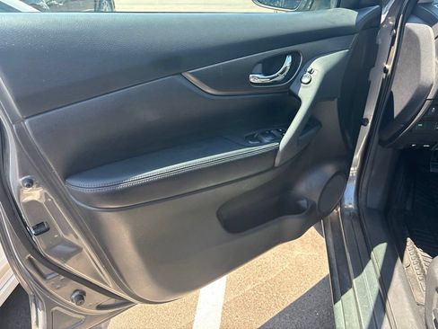 Used 2015 Nissan Rogue SV AWD/4WD image 5
