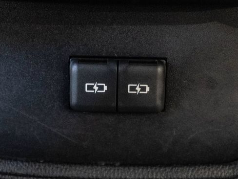 Used 2023 Toyota Highlander XLE AWD/4WD image 32
