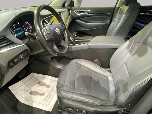 Used 2018 Buick Enclave Essence image 10