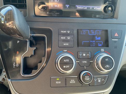 Used 2016 Toyota Sienna XLE w/ XLE Navigation Package AWD/4WD image 43