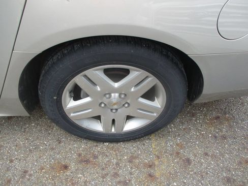 Used 2011 Chevrolet Impala LT FWD image 9