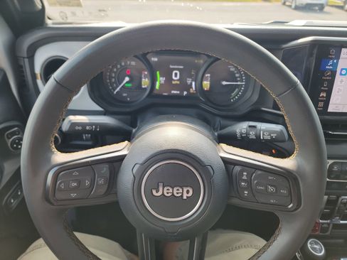 Used 2024 Jeep Wrangler Unlimited AWD/4WD image 19