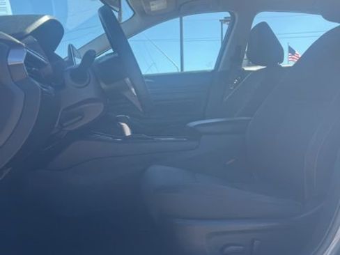 Used 2024 Nissan Altima 2.5 SV FWD image 25