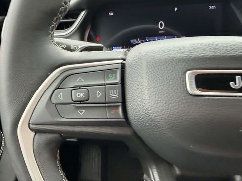 Used 2023 Jeep Grand Cherokee Altitude AWD/4WD image 33