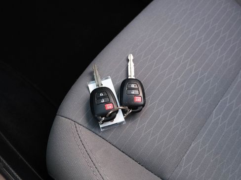 Used 2019 Toyota Tacoma SR5 image 35