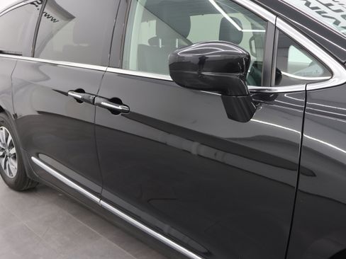 Used 2020 Chrysler Pacifica Touring-L Plus FWD image 24