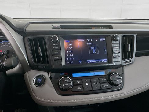 Used 2017 Toyota RAV4 Limited FWD image 21