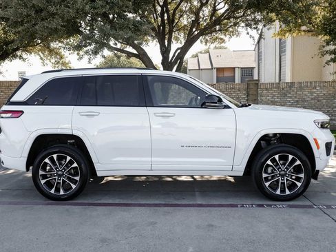 Used 2022 Jeep Grand Cherokee Overland w/ Luxury Tech Group IV image 15