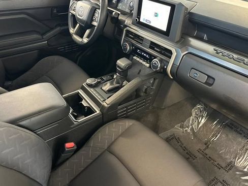 Used 2025 Toyota Tacoma SR5 AWD/4WD image 17