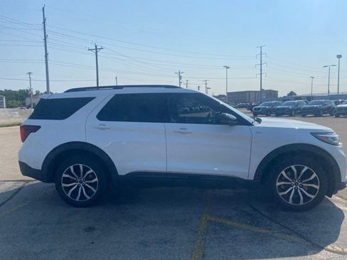 Used 2025 Ford Explorer ST-Line AWD/4WD image 5