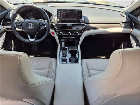 Used 2018 Honda Accord Touring image 18