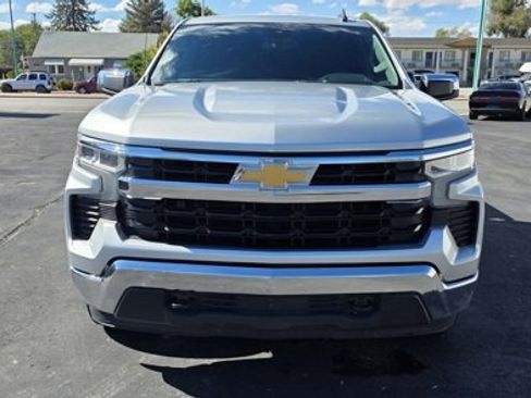 Used 2022 Chevrolet Silverado 1500 LT image 2