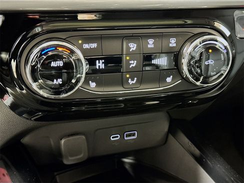 New 2026 Chevrolet Trax LT w/ Sunroof Package image 9