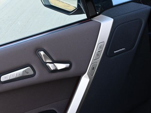 Certified 2025 BMW iX xDrive50 image 31