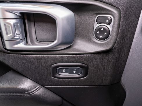 Used 2020 Jeep Wrangler Unlimited Sahara AWD/4WD image 14