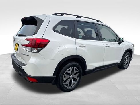 Used 2023 Subaru Forester Premium image 9