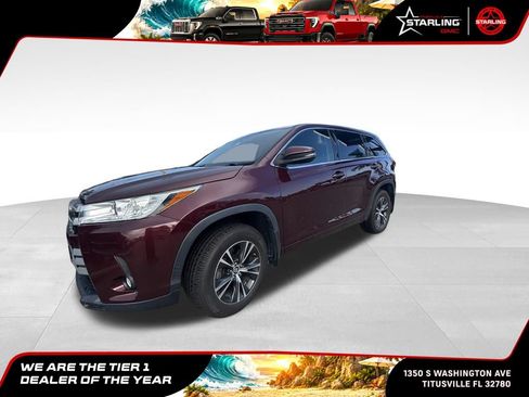 Used 2018 Toyota Highlander Plus w/ Carpet Mat Package (TMS) AWD/4WD image 1