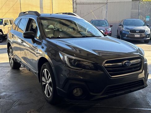 Used 2018 Subaru Outback 2.5i Limited image 2