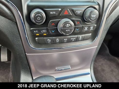 Used 2018 Jeep Grand Cherokee Laredo AWD/4WD image 23