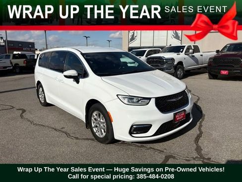 Certified 2023 Chrysler Pacifica Touring image 1