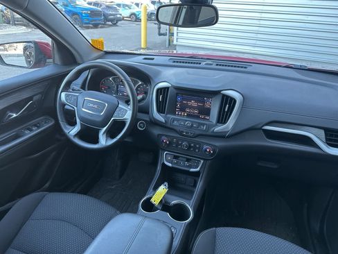 Used 2024 GMC Terrain SLE w/ Driver Convenience Package image 17
