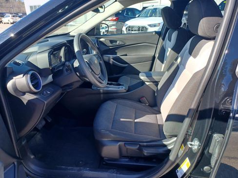 Used 2024 Chevrolet Trax LS w/ LS Convenience Package image 7