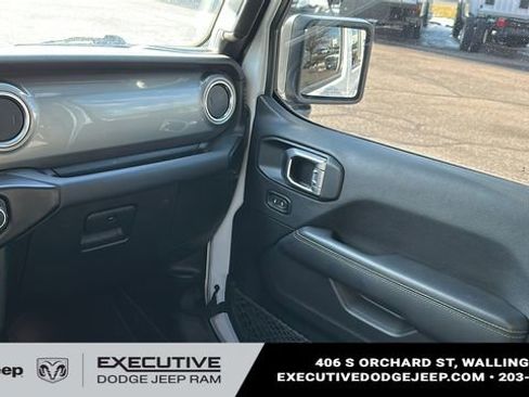 Used 2022 Jeep Wrangler Unlimited Sahara w/ Cold Weather Group image 21
