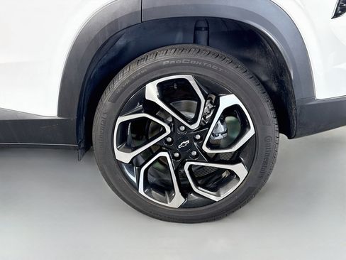 Used 2025 Chevrolet Trax RS w/ Driver Confidence Package FWD image 37