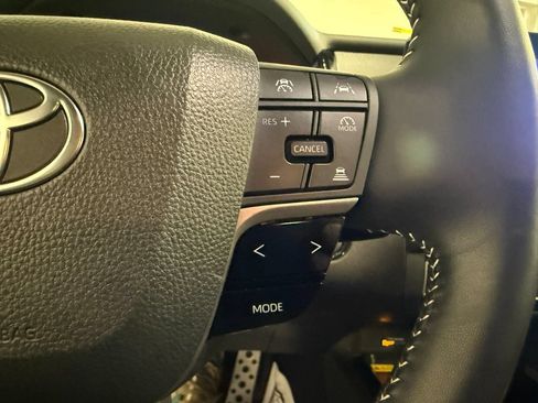 Used 2025 Toyota Camry SE w/ Convenience Package FWD image 33