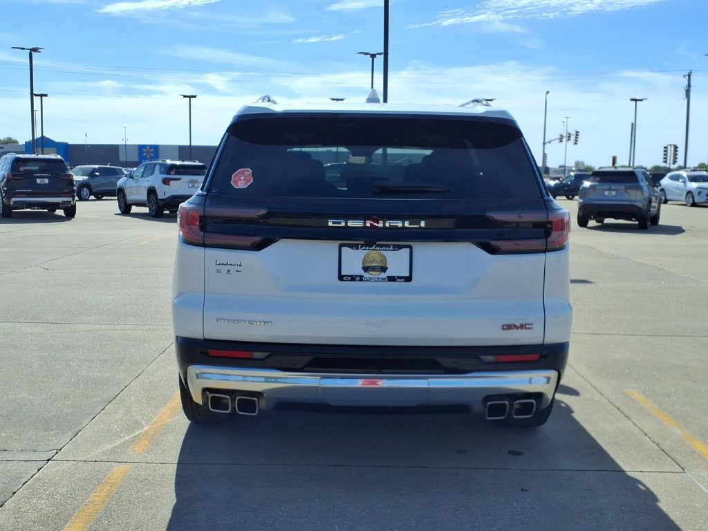Used 2024 GMC Acadia Denali FWD image 4