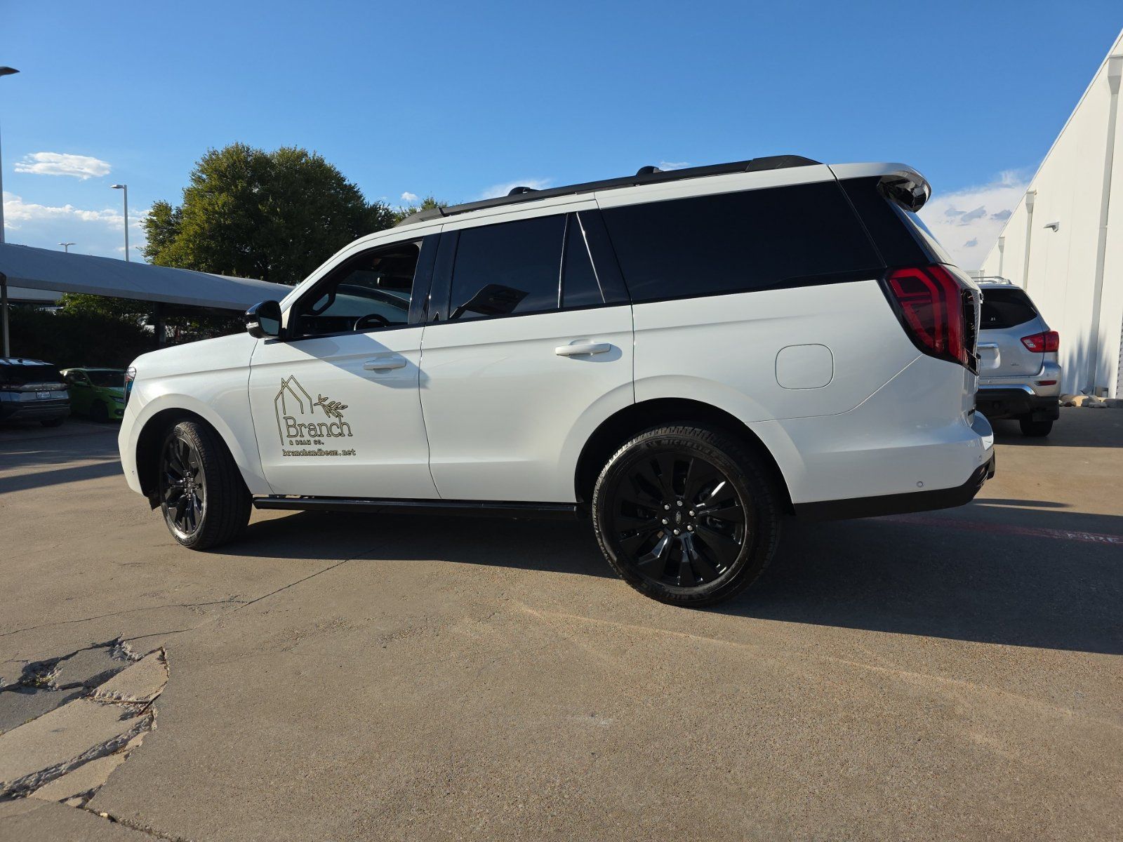 Used 2025 Ford Expedition Platinum w/ Stealth Appearance Package AWD/4WD image 8
