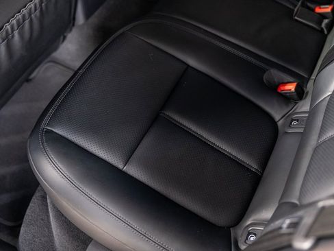 Certified 2025 Porsche Macan image 31