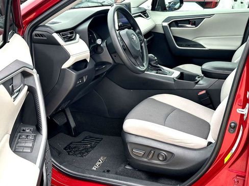 Used 2024 Toyota RAV4 XLE FWD image 12