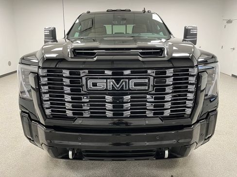 Used 2025 GMC Sierra 3500 Denali Ultimate AWD/4WD image 3