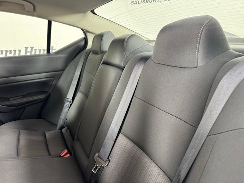 Used 2025 Nissan Altima 2.5 SV FWD image 33