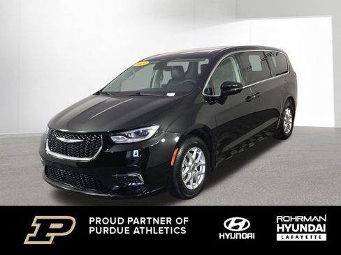 Used 2024 Chrysler Pacifica Touring-L FWD image 1