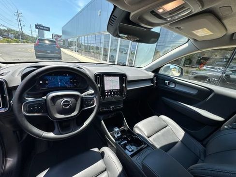 Certified 2025 Volvo XC40 B5 Plus AWD/4WD image 21