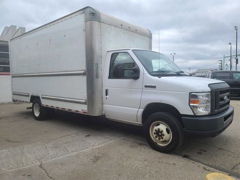 Used 2018 Ford E-350 and Econoline 350 Super Duty image 4