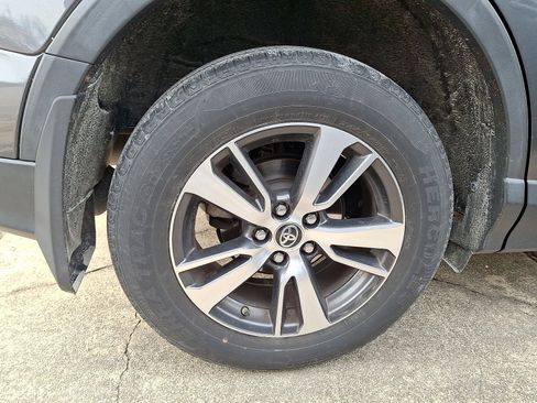 Used 2018 Toyota RAV4 XLE image 10