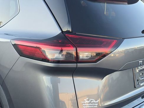 Used 2021 Nissan Rogue SV AWD/4WD image 28