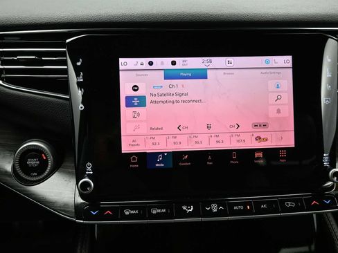 Used 2023 Jeep Wagoneer L Series III w/ Preferred Equipment Group image 17