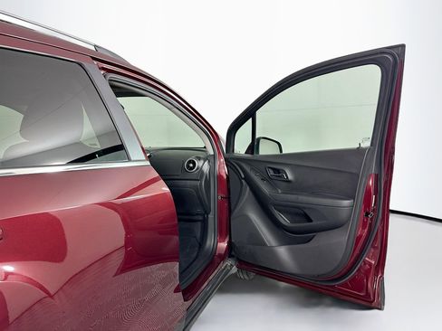 Used 2016 Chevrolet Trax LT image 29