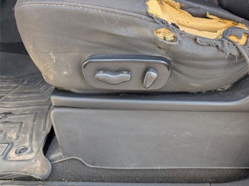 Used 2011 Nissan Titan SV w/ SV Value Truck Pkg image 14