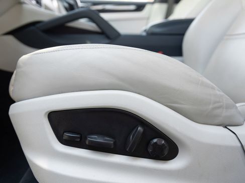 Certified 2023 Porsche Cayenne AWD/4WD image 22
