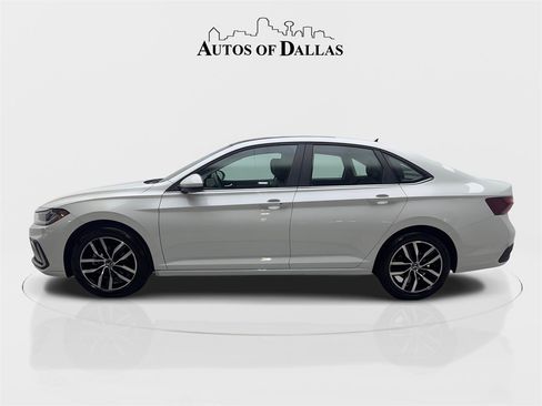 Used 2025 Volkswagen Jetta SE w/ Sunroof Package image 5