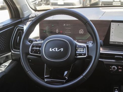 Certified 2025 Kia Sorento EX AWD/4WD image 15