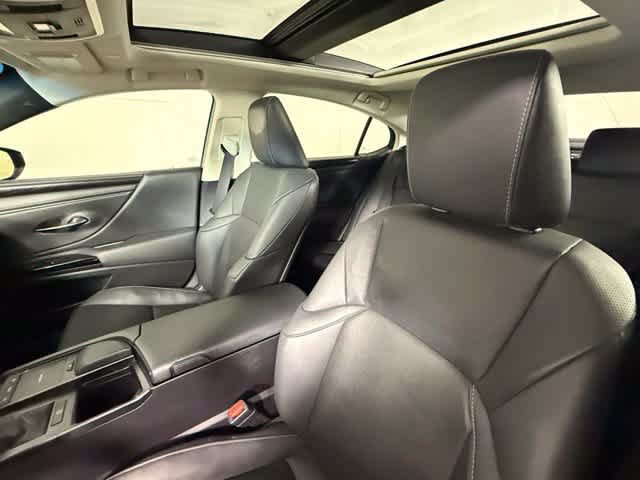 Used 2022 Lexus ES 350 w/ Premium Package FWD image 5